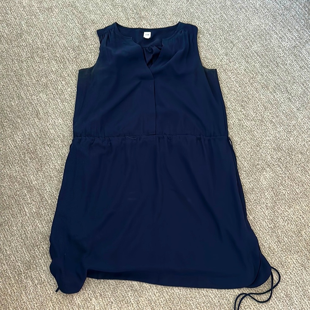 Super cute and comfortable Gap dress. Great for office, lunch, anywhere.